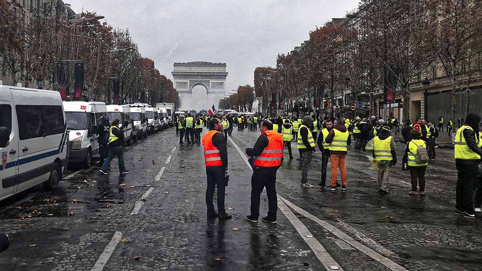 Manifestation des Gilets jaunes sur les Champs Elysées